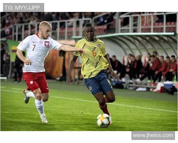 哥伦比亚足球明星的精彩瞬间与经典形象全景展示