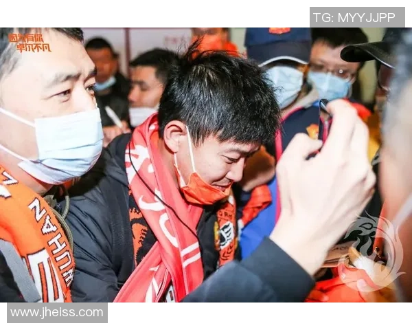 武汉羽毛球队战术争议引发热议球迷与专家观点碰撞激烈