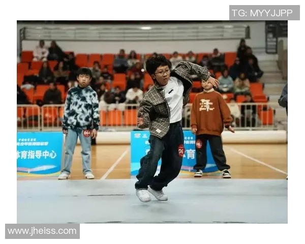 热议街舞：重庆街舞队的节奏变革